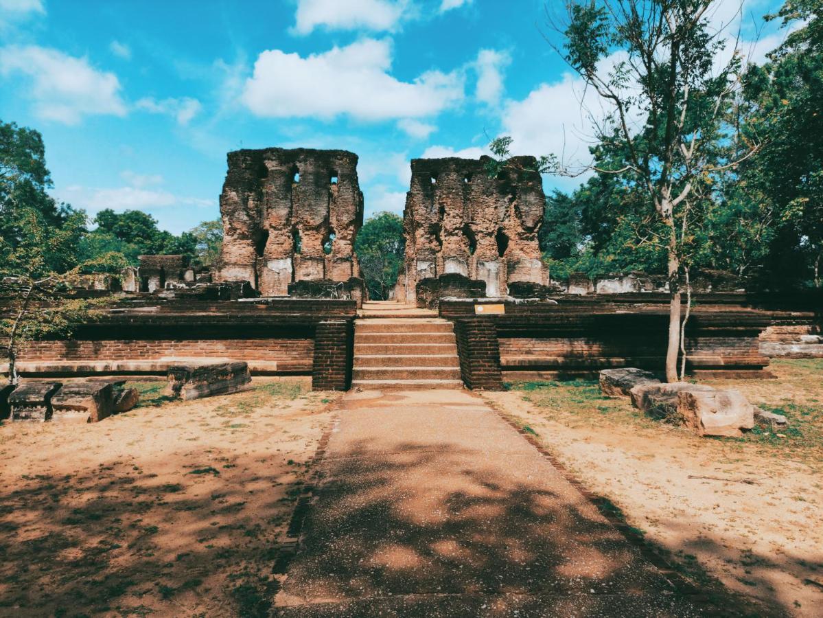 Deer Garden Guest Hotel Polonnaruwa Ngoại thất bức ảnh